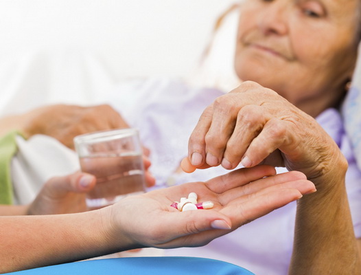 M DTNB Cần quản lý tốt thuốc dùng cho người cao tuổi để phòng ngừa rủi ro resize
