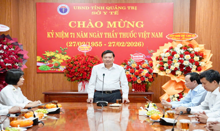 Đồng chí Chủ tịch UBND tỉnh Lê Hồng Vinh thăm, chúc mừng ngành Y tế nhân kỷ niệm 71 năm Ngày Thầy thuốc Việt Nam