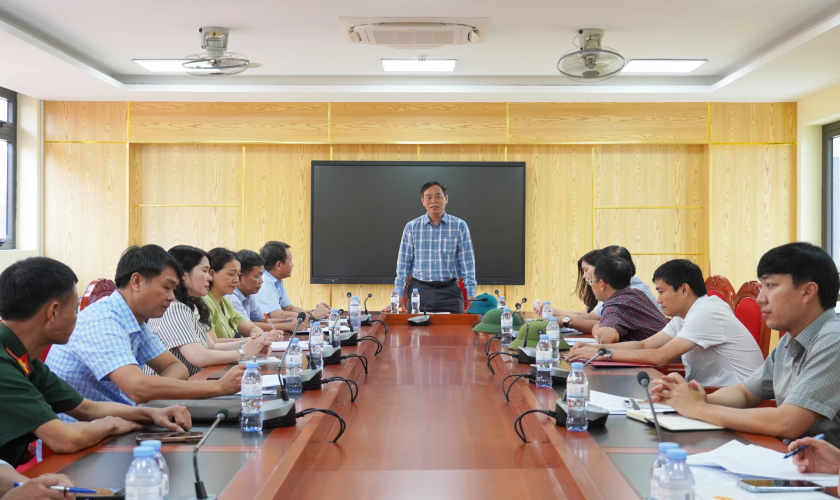 Đồng chí Nguyễn Đăng Quang, Phó Bí thư Tỉnh ủy, Chủ tịch HĐND tỉnh kiểm tra dự án Trung tâm Kiểm soát bệnh tật tỉnh Quảng Bình