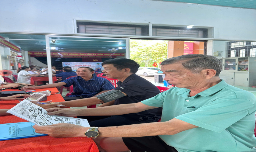 Phường Nam Đông Hà tăng cường khám sức khỏe cộng đồng gắn với tuyên truyền phòng, chống tác hại thuốc lá