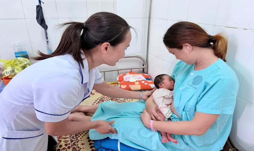 Quảng Trị đẩy mạnh thực hành nuôi con bằng sữa mẹ tại cơ sở y tế