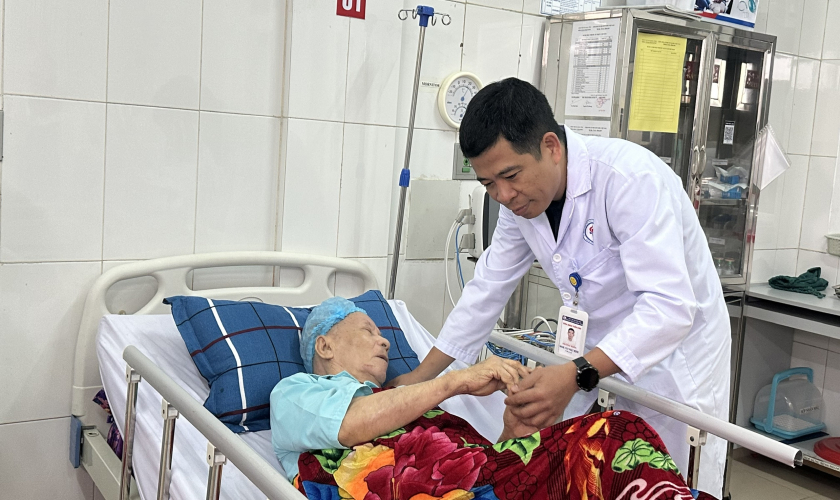 Cải cách từ chính sách nhân lực: Để người thầy thuốc yên tâm cống hiến