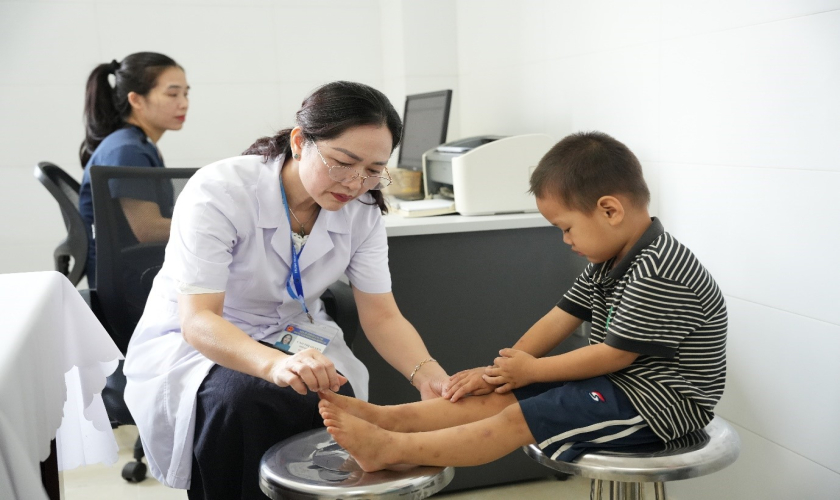 Phòng khám CDC Quảng Trị đón hơn 100 lượt bệnh nhân trong buổi sáng đầu tiên tại trụ sở mới