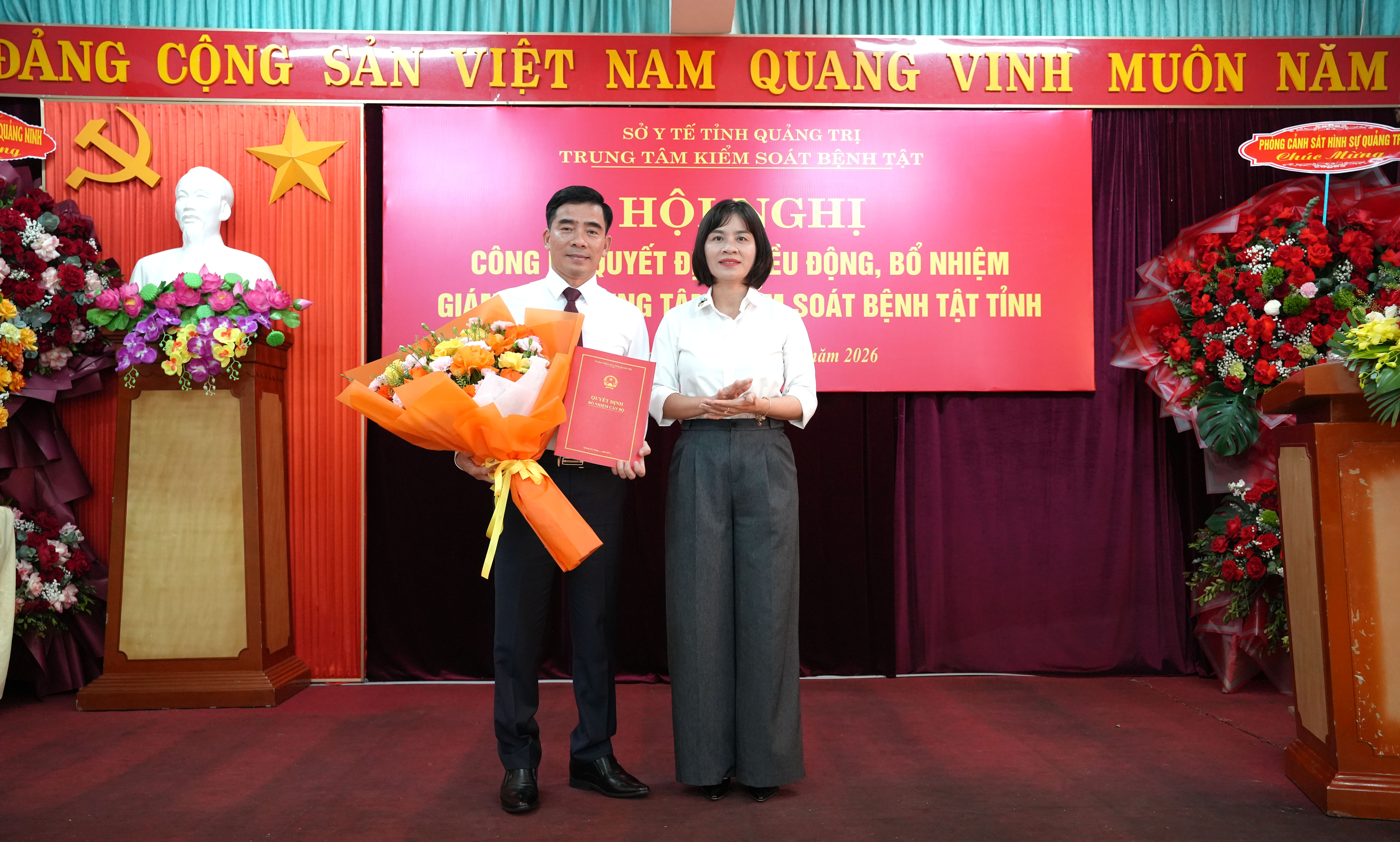 Công_bố_quyết_định_điều_động_bổ_nhiệm_Giám_đốc_Trung_tâm_Kiểm_soát_bệnh_tật_tỉnh_Quảng_Trị_SQ.JPG