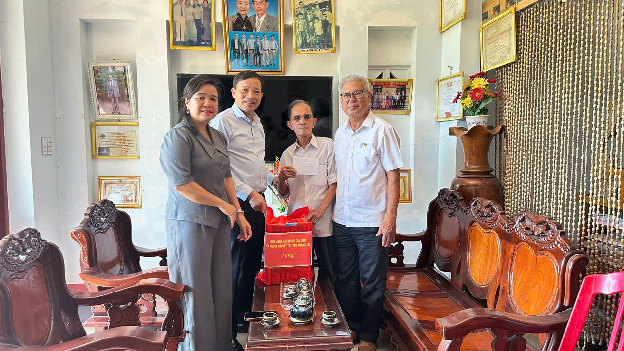 tang_qua_2206anh_2_1.jpg