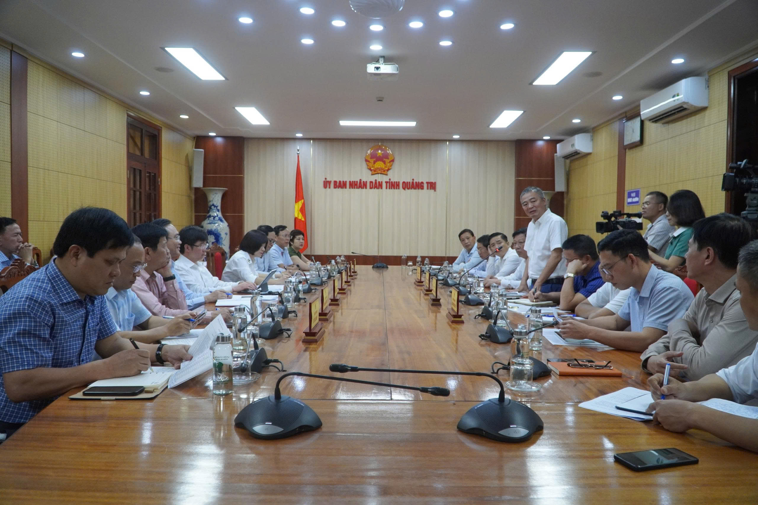 1792028281055_2442194896176805660_24PGS.TS.BS_Nguyễn_Lân_Hiếu_Giám_đốc_Bệnh_viện_đại_học_Y_Hà_Nội_phá42194896176805660_6ecfee66c92d91bdc40b093a8ad5ad05.jpg