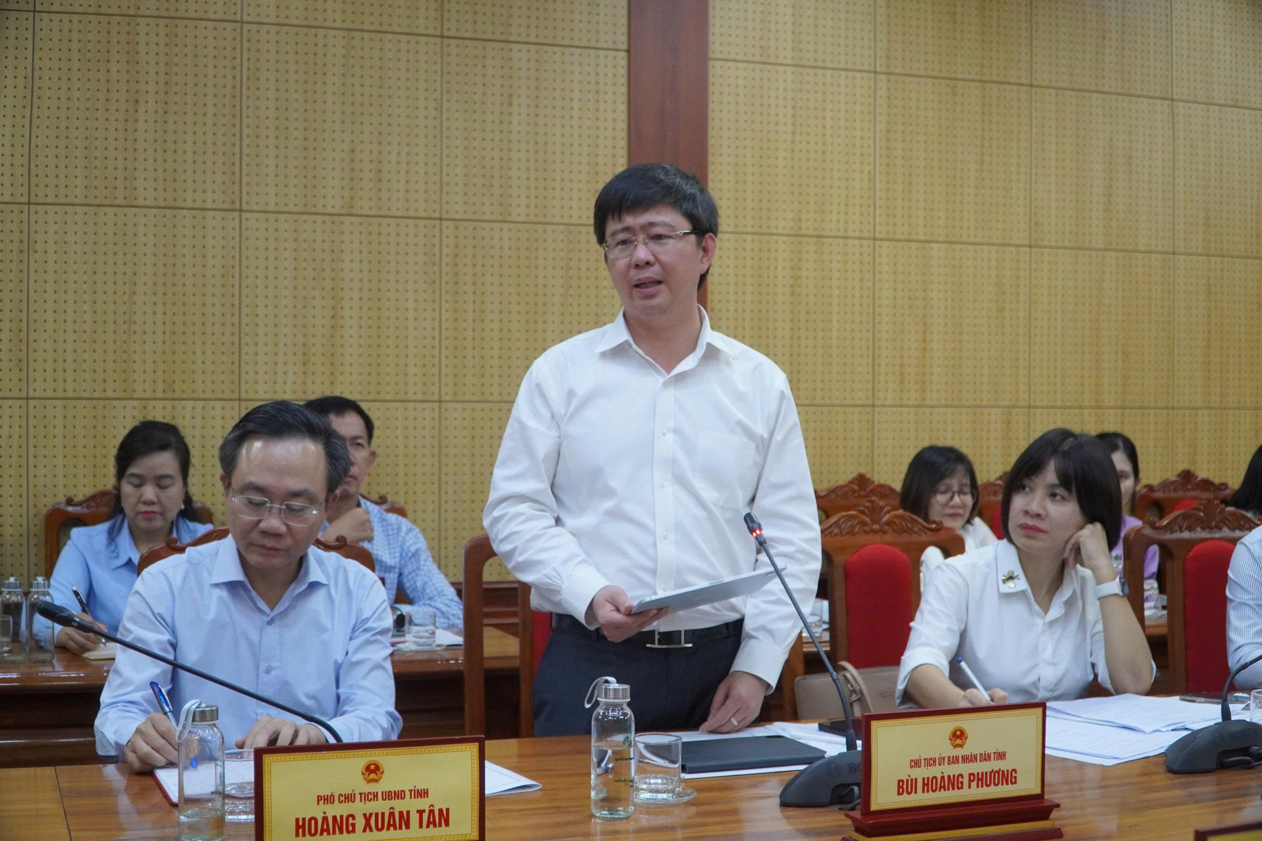 1792028287046_244219489Đồng_chí_Bùi_Hoàng_Phương_Chủ_tịch_UBND_tỉnh_p6176805660_2442194896176805660_d59b9a13915ee6206416c2e2d886edf11792028287046_2442194896176805660_2442194896176805660_d59b9a13915ee6206416c2e2d886edf1.jpg