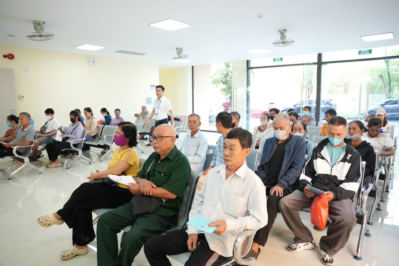 Phòng_khám_CDC_Quảng_Trị_đón_hơn_100_lượt_bệnh_nhân_trong_buổi_sáng_đầu_tiên_tại_trụ_sở_mới.gfgfgg.jpg