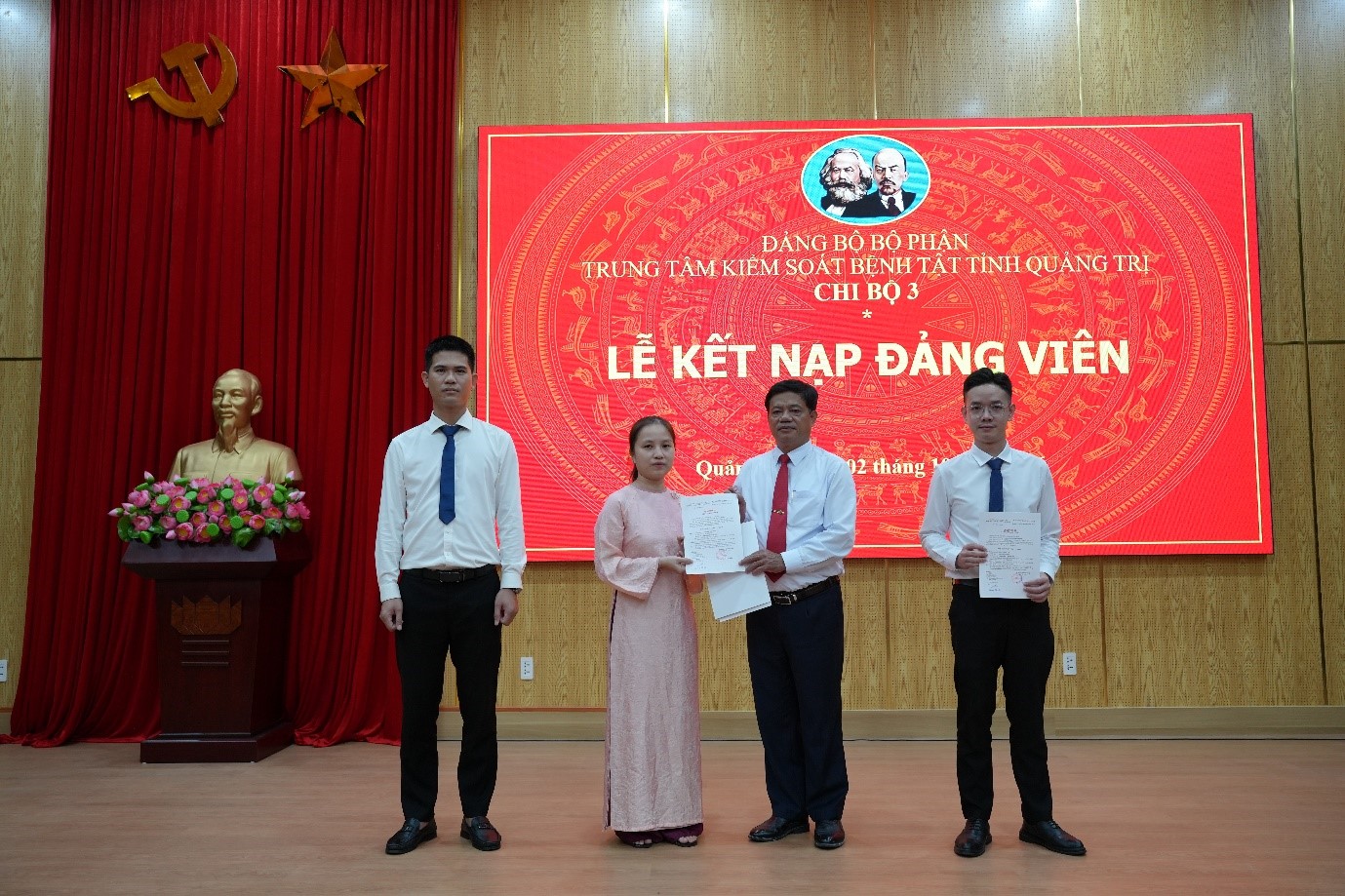 chi_bo_3_ket_nap_dan_vien_6.jpg