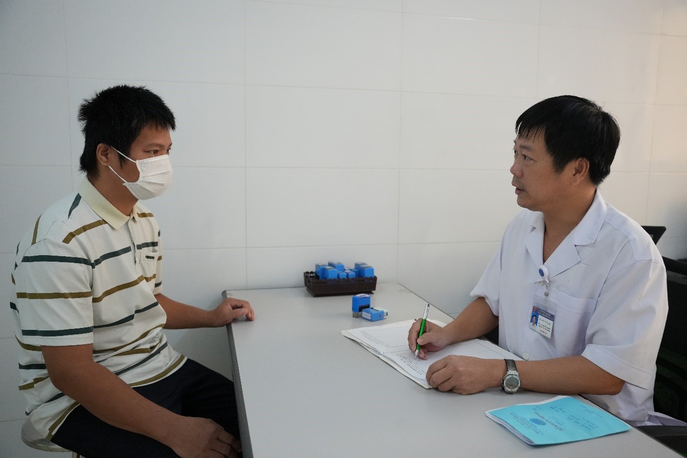 hăm_khám_đánh_giá_sức_khỏe_tâm_thần_cho_người_bệnh_tại_Phòng_khám_CDC_Quảng_Trị.rtytyytyyt344.jpg