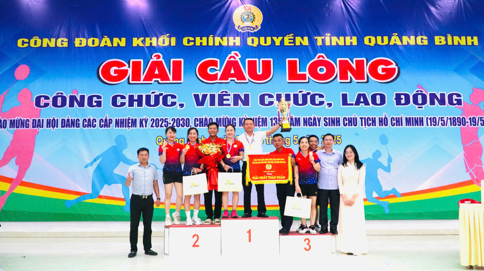 20b80fb2d92b6c75353a.jpg
