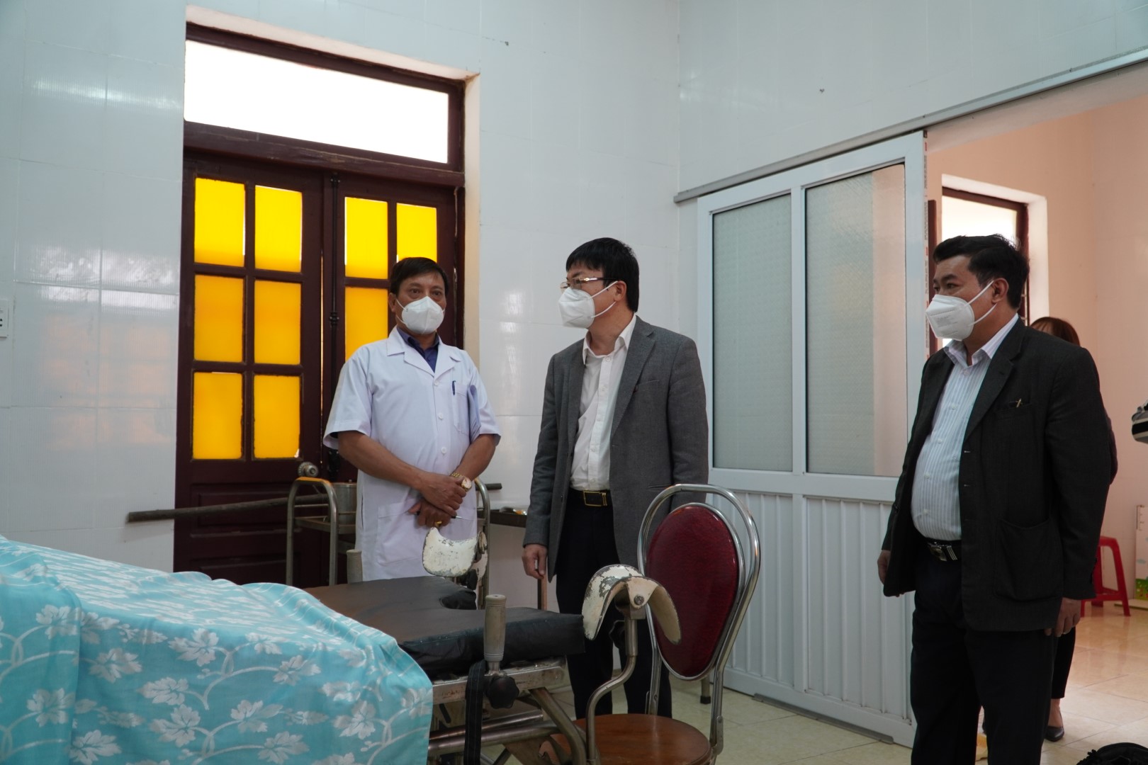 A5 Sở Y tế cũng đã đi khảo sát đánh giá những khó khăn vướng mắc tại một số trạm y tế Custom