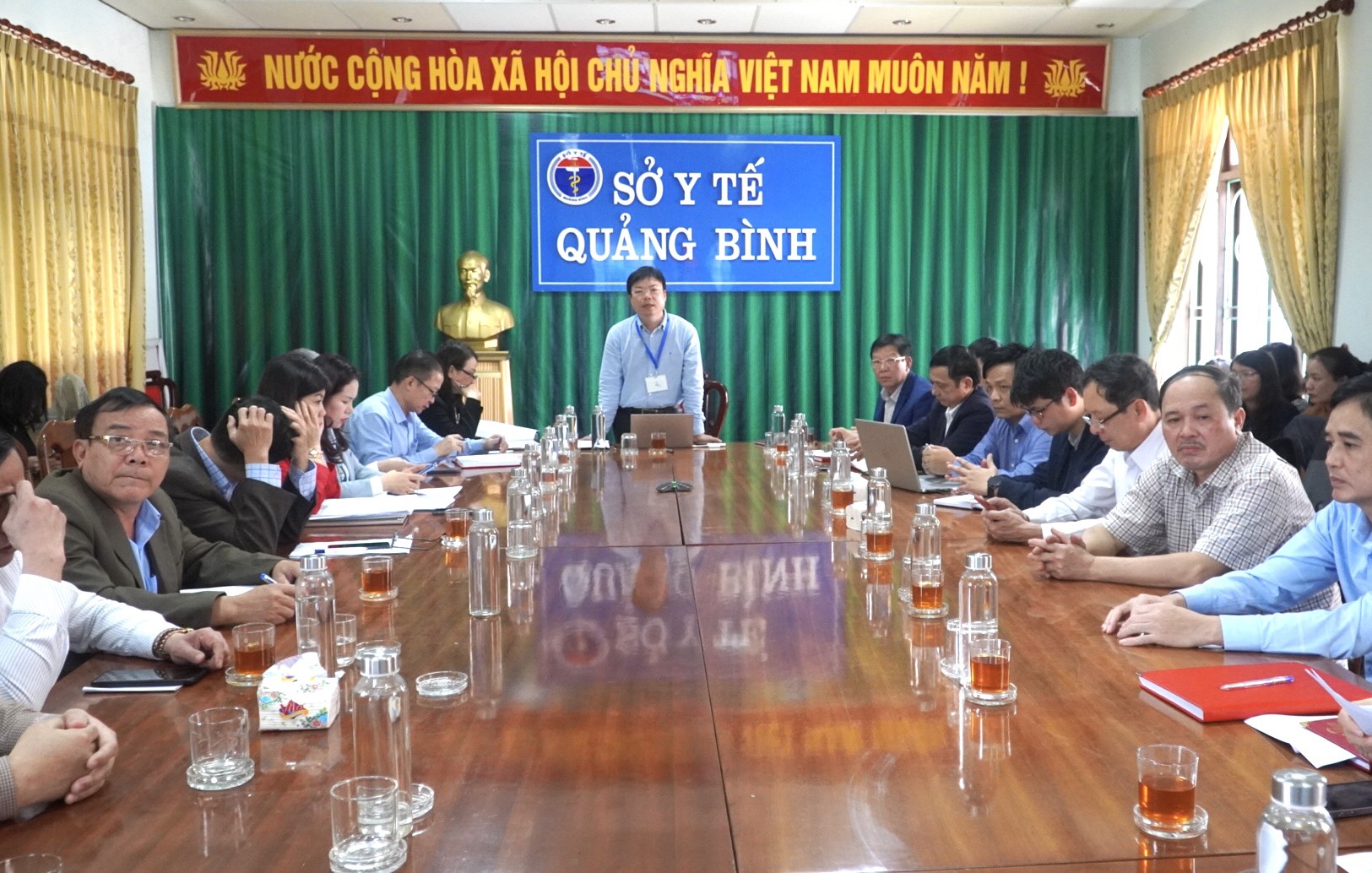 Bác sĩ Dương Thanh Bình Giám đốc Sở Y tế phát biểu tại hội nghịjpg