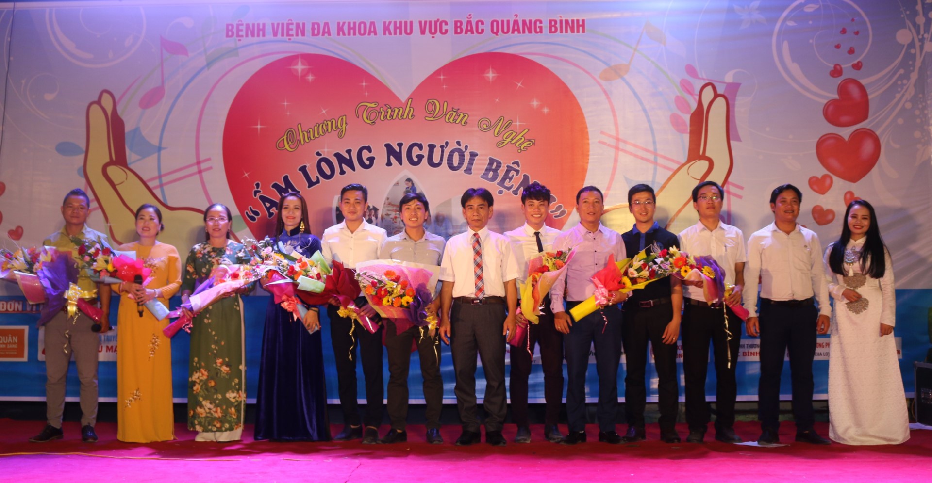 Bác sỹ Nguyễn Thị Ngân là người tích cực tham gia các hoạt động thiện nguyện.3