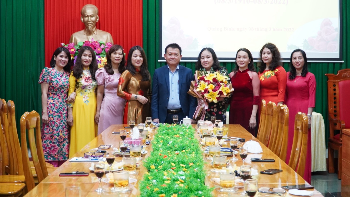 Bác sỹ Đỗ Quốc Tiệp Giám đốc trung tâm phát biểu chúc mừng 1