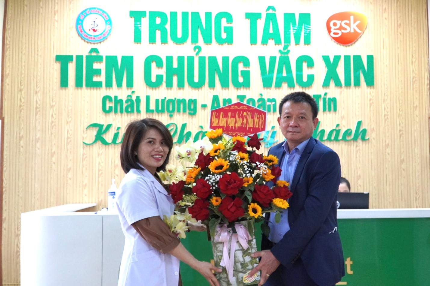 Bác sỹ Đỗ Quốc Tiệp Giám đốc trung tâm phát biểu chúc mừng 3