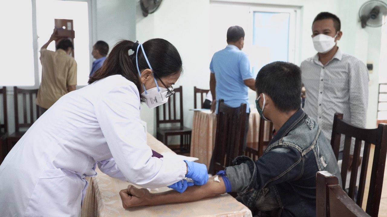 CDC Quảng Bình khám sức khoẻ cho nhân viên Công ty Cổ phần Bia Hà Nội Quảng Bình