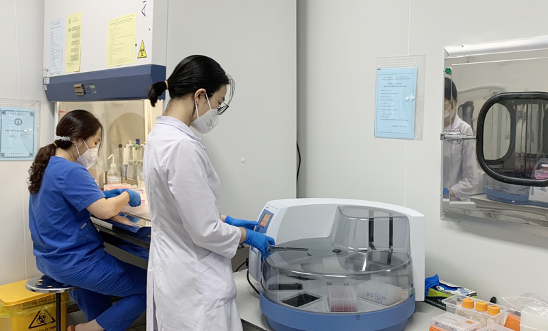 CDC Quảng Bình nâng cao năng lực xét nghiệm chuyên sâu để chủ động triển khai giám sát dịch bệnh đậu mùa khỉ theo hướng dẫn của Bộ Y tếjpg