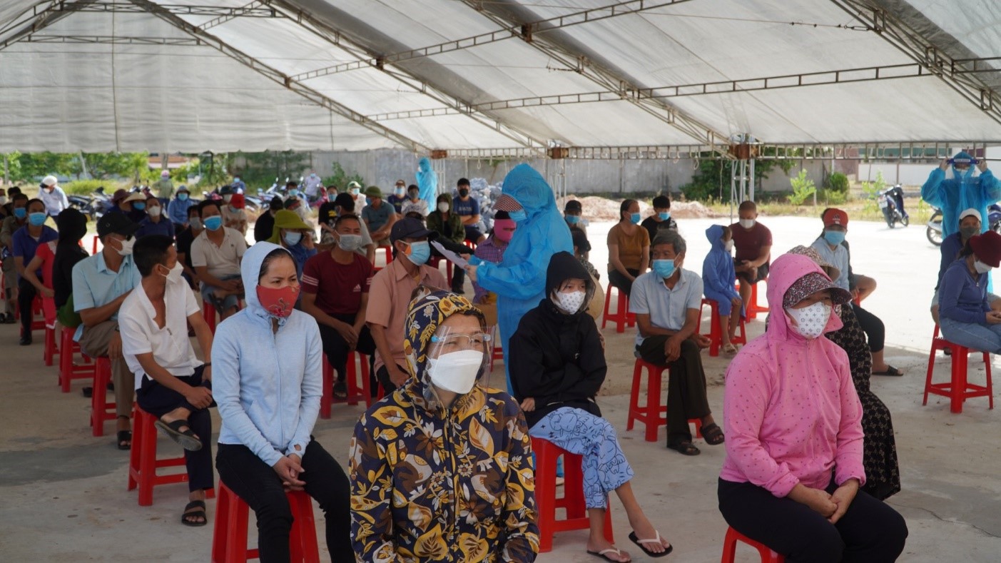 CDC Quảng Bình phối hợp với các lực lượng y tế tại địa phương đang tăng tốc lấy mẫu xét nghiệm đối với các trường hợp F12