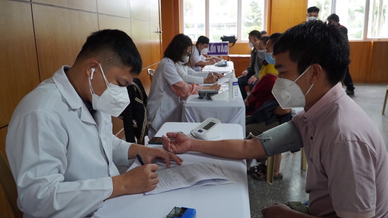 CDC Quảng Bình tiếp tục đẩy nhanh tốc độ tiêm chủng bao phủ vắc xin phòng Covid 199