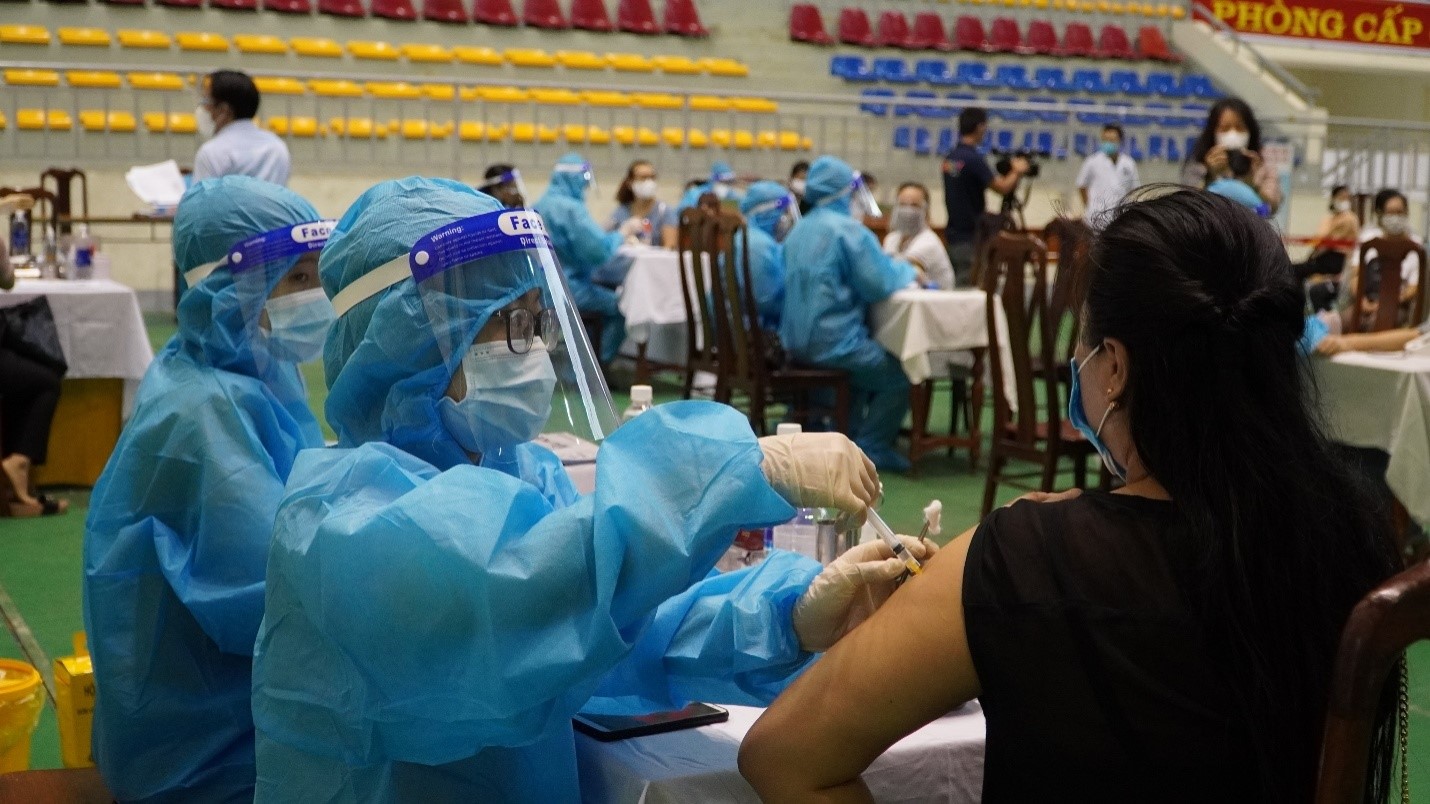 CDC Quảng Bình đẩy mạnh chiến dịch tiêm chủng đảm bảo tiêm đến đâu an toàn đến đó hiệu quả đúng tiến độ góp phần thiết lập miễn dịch cộng đồngjpg