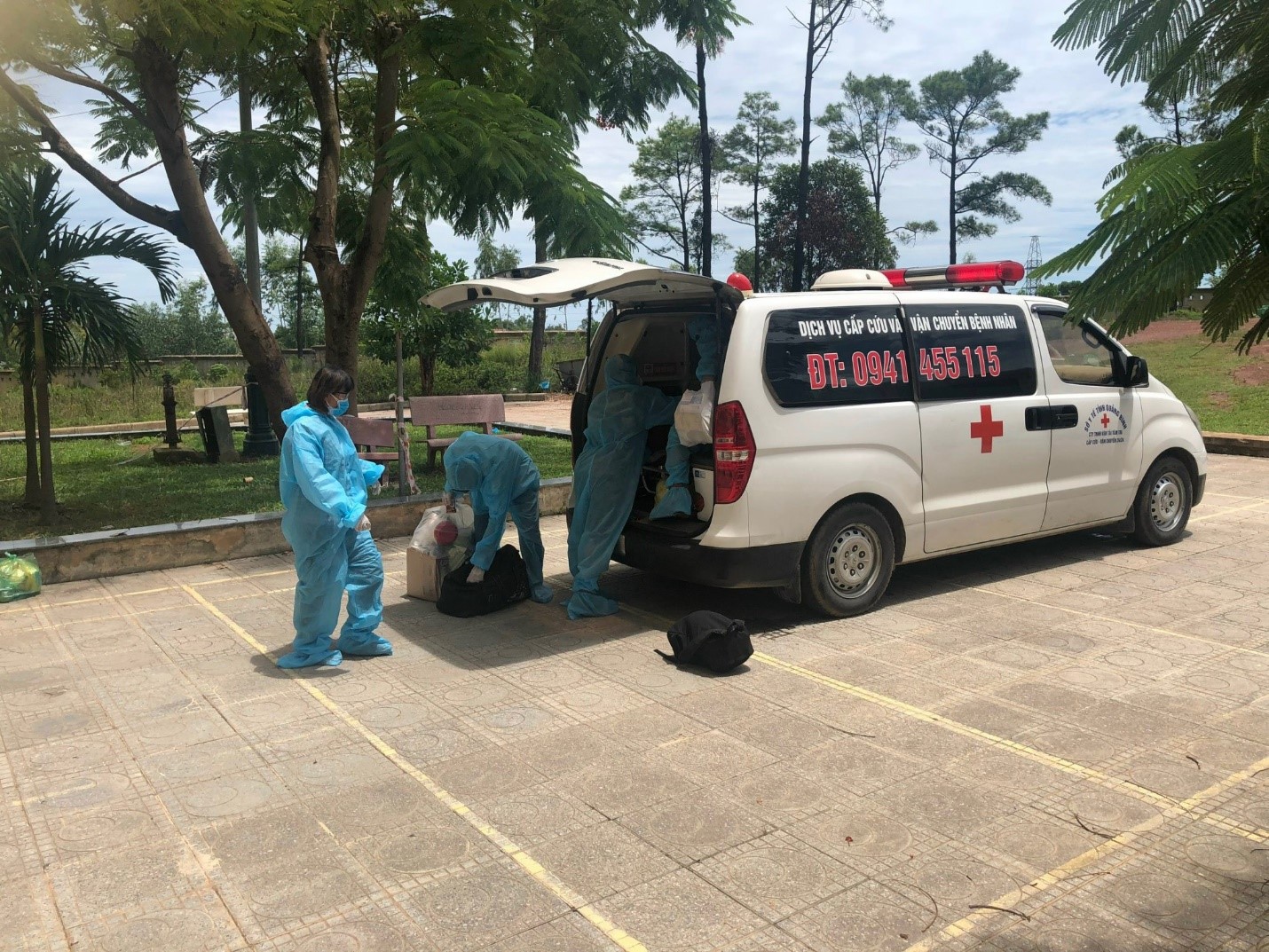 CDC đón bệnh nhân về Cơ sở điều trị Covid 19 bằng xe chuyên dụng