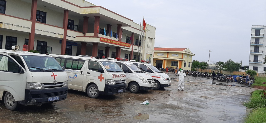 Chuẩn bị phương tiện sẵn sàng để đưa các công dân từ vùng dịch về đi cách ly tập trung theo đúng quy định. Small