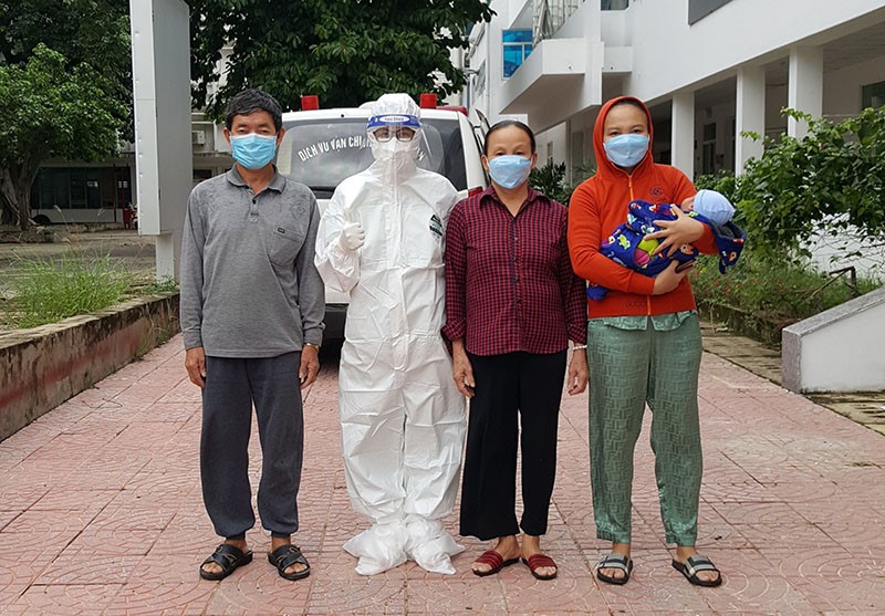 Các bệnh nhân đủ điều kiện xuất viện sau quá trình điều trị Covid 19jpg