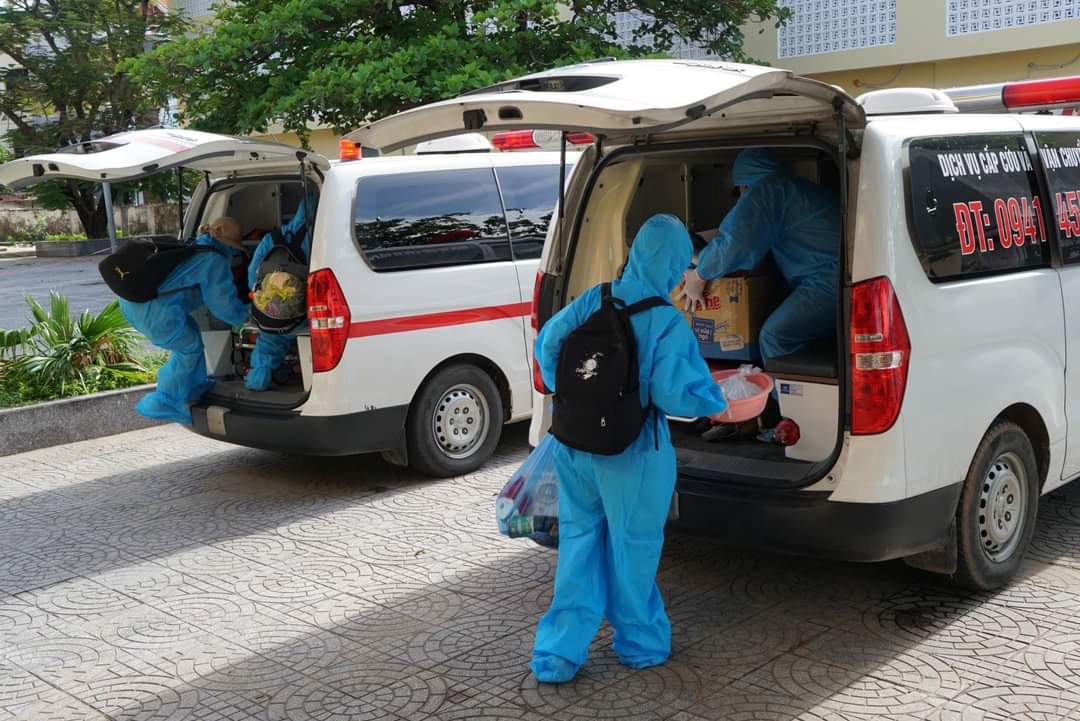 Các trường hợp mắc mới Covid 19 đều được đưa đi cách ly điều trị tại các Cơ sở điều trị bệnh nhân Covid 19 bằng xe chuyên dụng