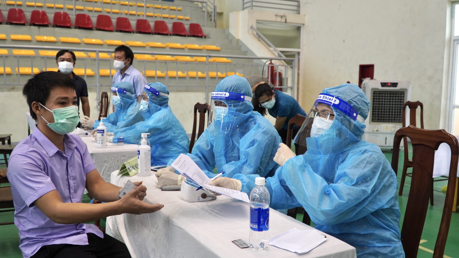 Công tác tiêm chủng vắc xin phòng Covid 19 cho người dân tiếp tục được tích cực triển khai