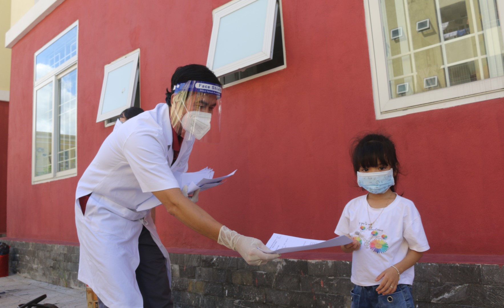 Khu vực điều trị Trung tâm Mắt Nội tiết tỉnh đã làm thủ tục xuất viện cho các bệnh nhân được điều trị khỏi Covid 191 Large