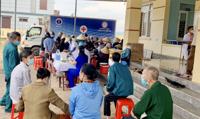 Khám sàng lọc bệnh lao lao tiềm ẩn cho người dân xã Quảng Châu huyện Quảng Trạch.7