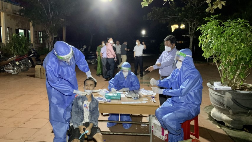 MỘT SỐ HÌNH ẢNH HOẠT ĐỘNG TRIỂN KHAI PHÒNG CHỐNG DỊCH