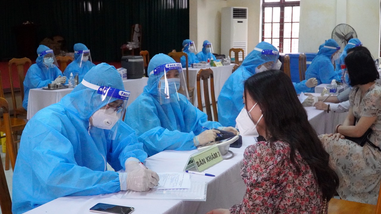 Một số hình ảnh ghi nhận tại điểm tiêm1