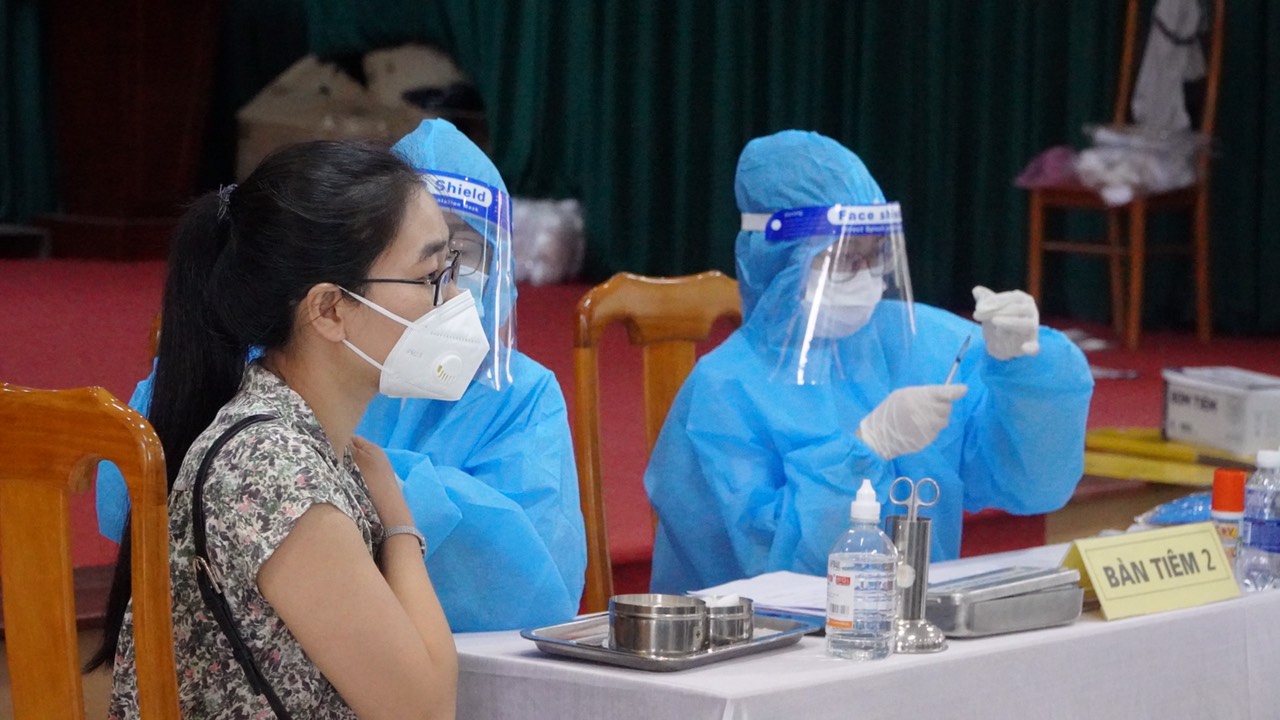 Một số hình ảnh ghi nhận tại điểm tiêm2