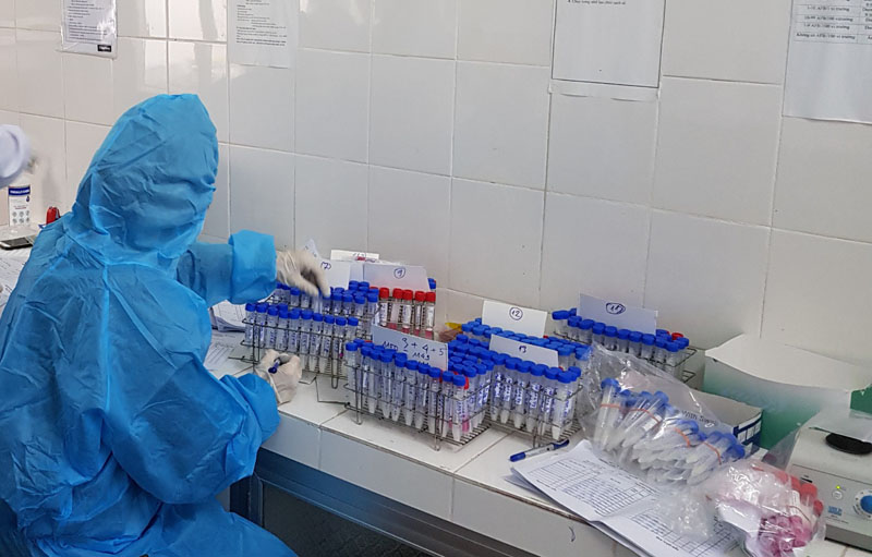 Một số hình ảnh tại phòng xét nghiệm SARS CoV 2 Minh Hóa 2