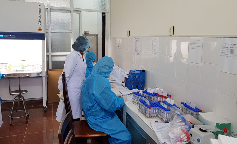 Một số hình ảnh tại phòng xét nghiệm SARS CoV 2 Minh Hóa 6