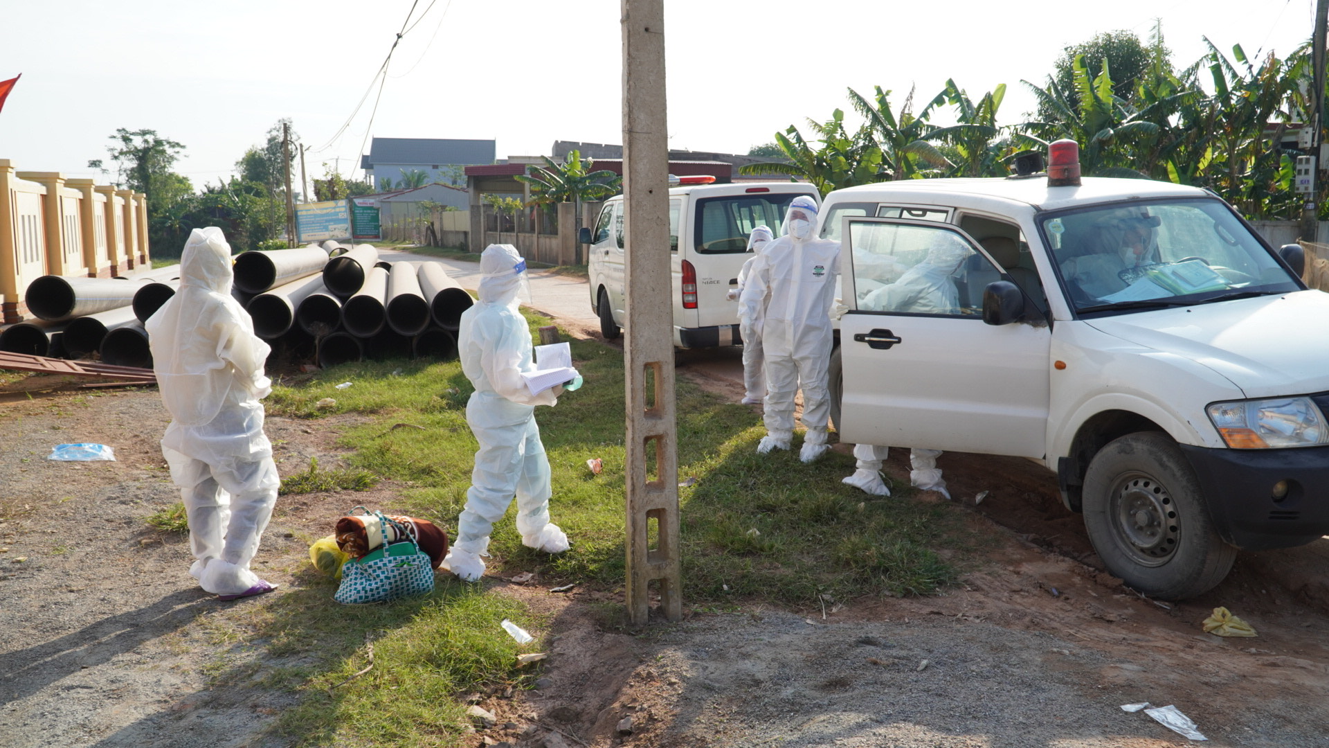 Ngành Y tế nhanh chóng chuyển các F0 đi cách ly điều trịjpeg