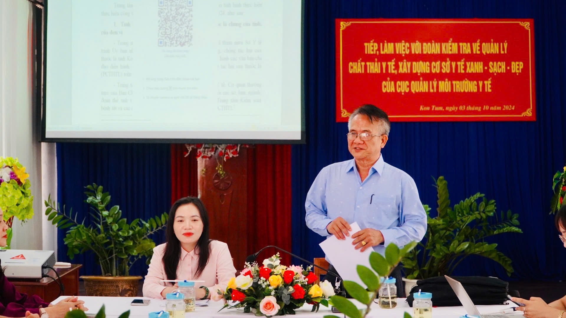 Phùng Mạnh Dũng Phó giám đốc Trung tâm Kiểm soát bệnh tật tỉnh Kon Tum giới thiệu về nguồn nhân lực cơ sở vật chất một số nội dung liên quan đến các hoạt động chuyên môn của Trung tâm kon tum
