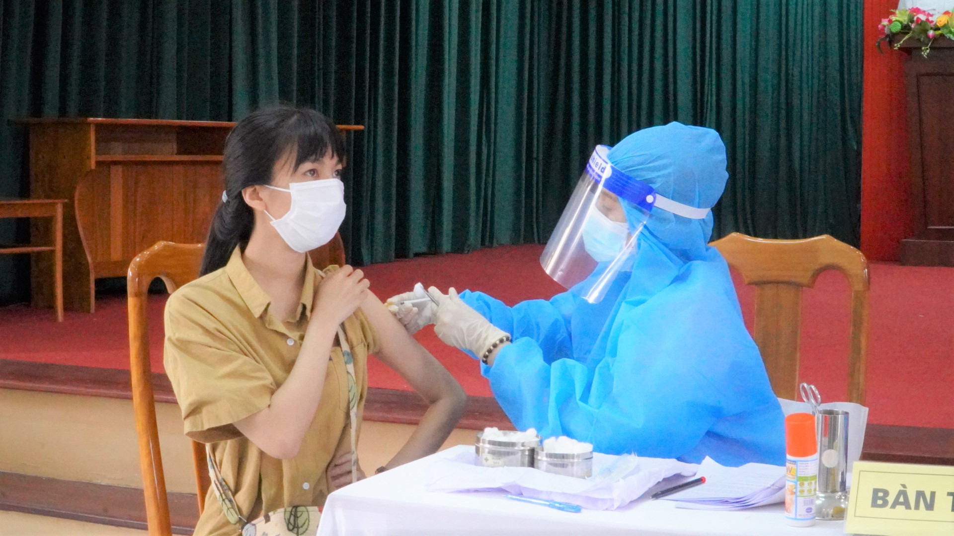 Quảng Bình triển khai tiêm vắc xin phòng Covid 19 Pfizer và Moderna mũi 27