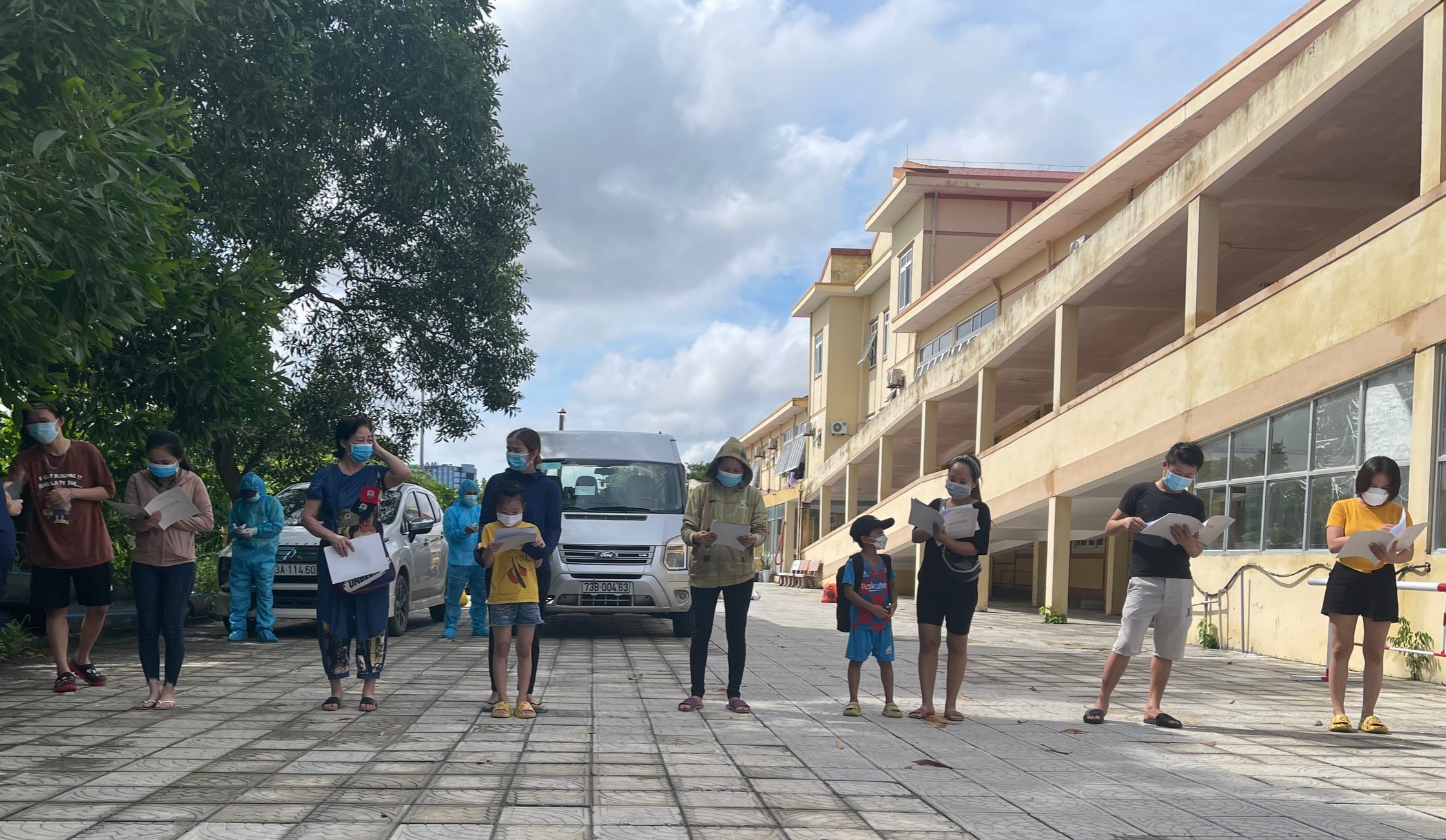 Từ 6h00 ngày 229 đến 6h00 ngày 239 đã có 52 bệnh nhân mắc Covid 19 được điều trị khỏi và xuất việnjpg