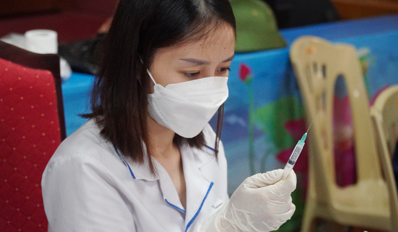 Vắc xin vẫn là lá chắn bảo vệ cộng đồng trong thời gian tớijpg