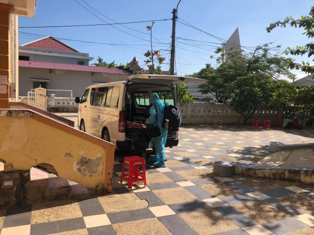  Nhanh chóng đón F0 ở xã Hải Phú huyện Bố Trạch đi cách ly điều trị. Small