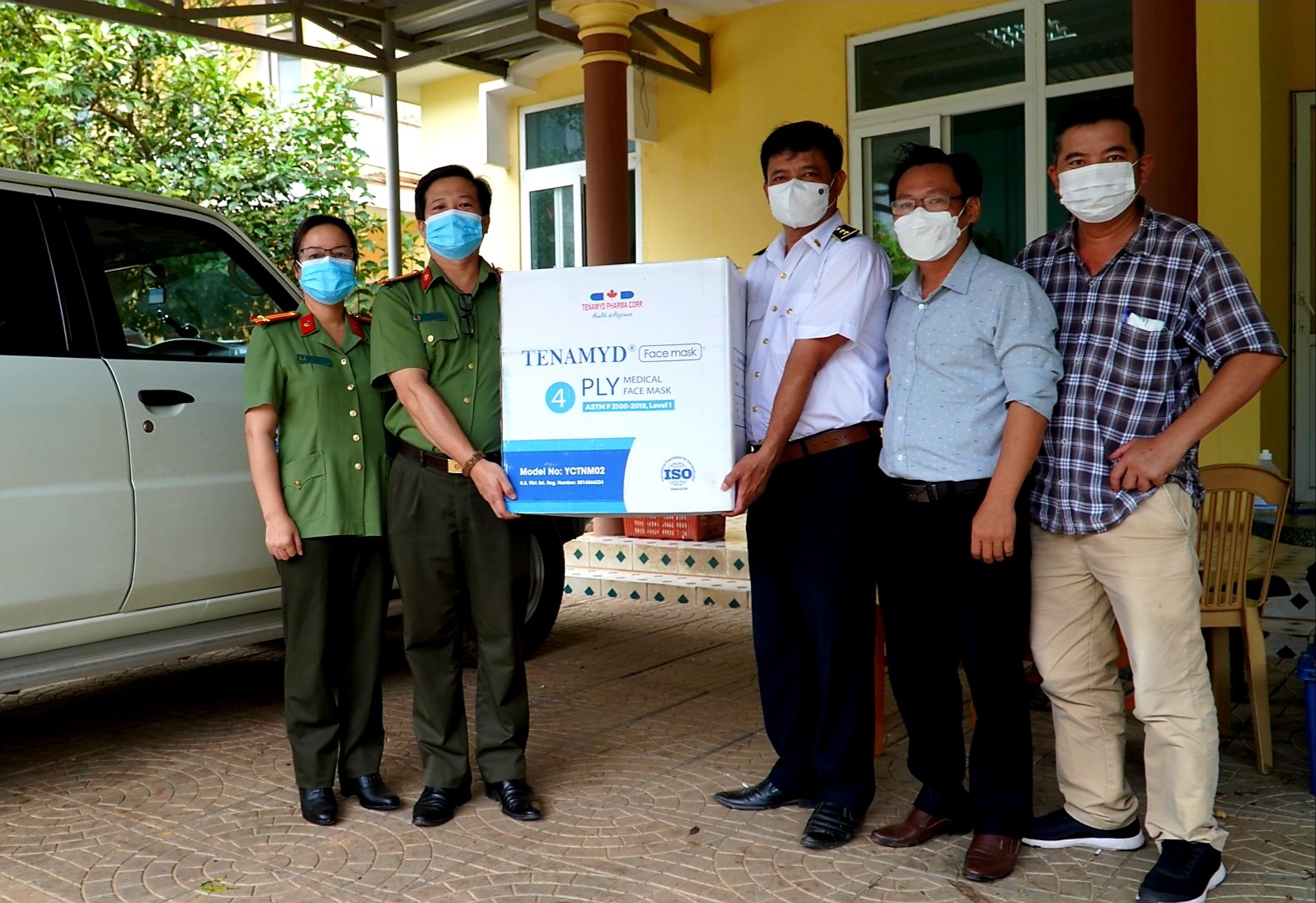 ca xuất nhập cảnh Large