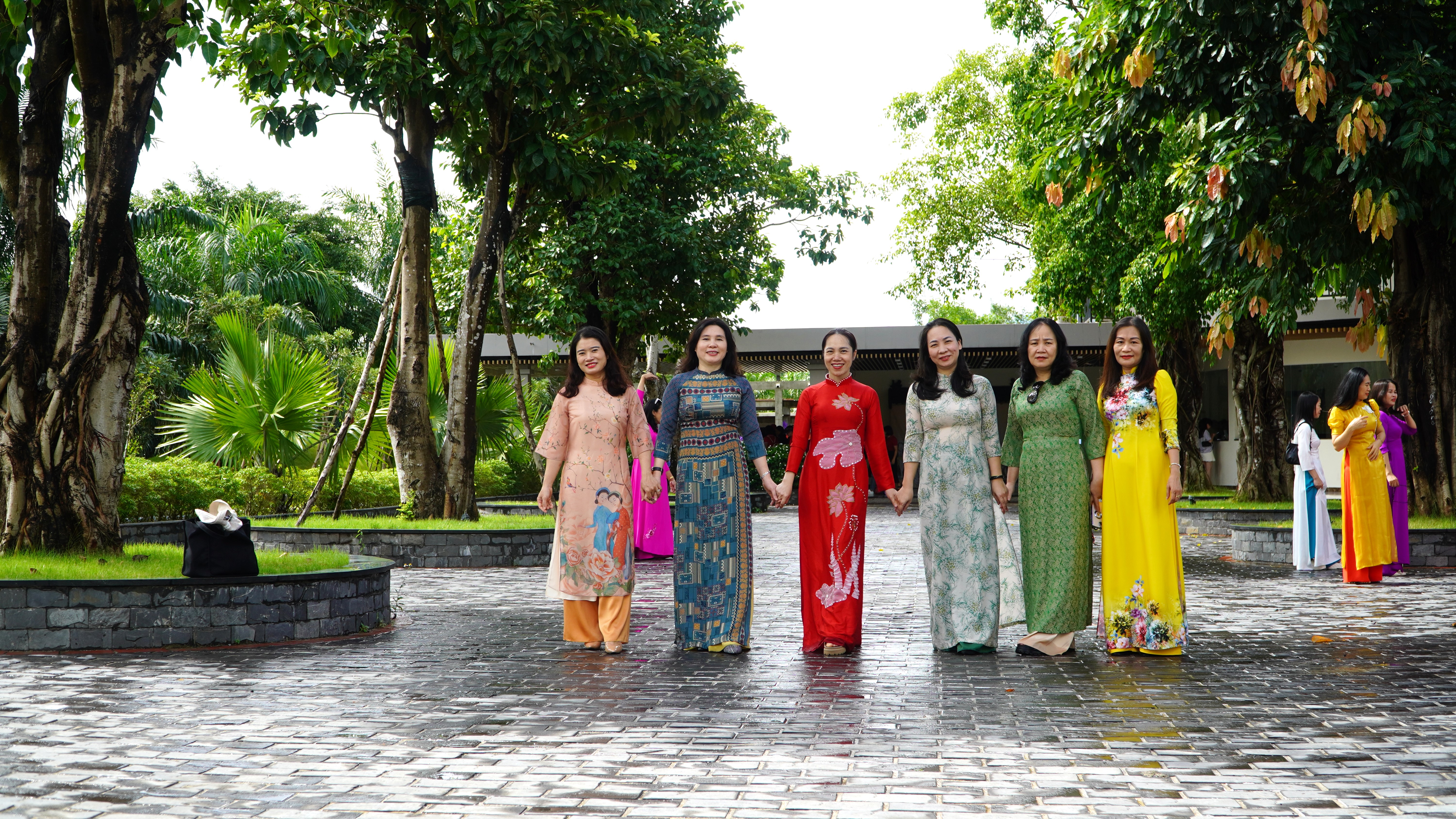 cũng_là_lời_tri_ân_cảm_ơn_đến_những_đóng_góp_cố_gắng_của_các_cán_bộ_nhân_viên_trong_việc_xây_dựng_và_gắn_bó_với_đơn_vị_trong_thời_gian_công_tác_1.JPG