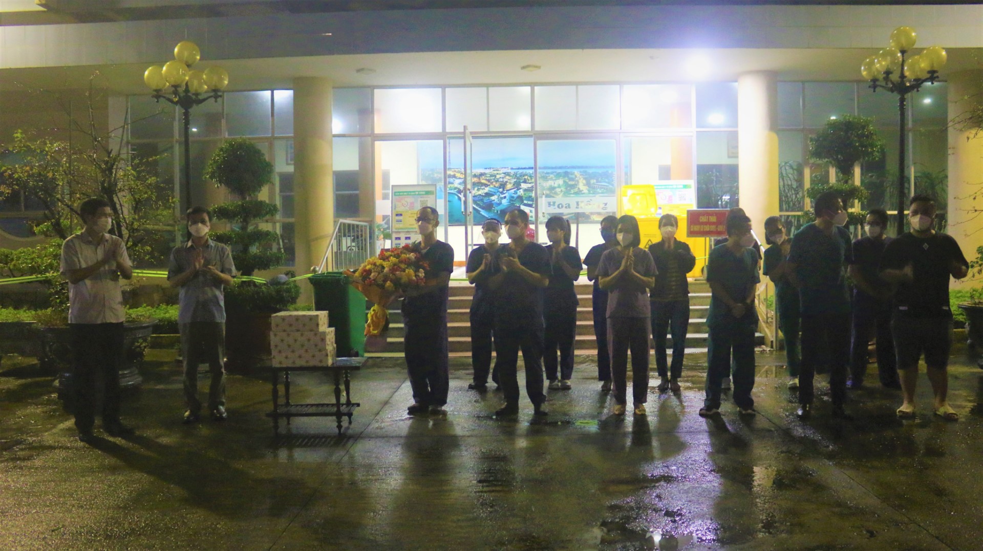 ghi nhận đánh giá cao Large