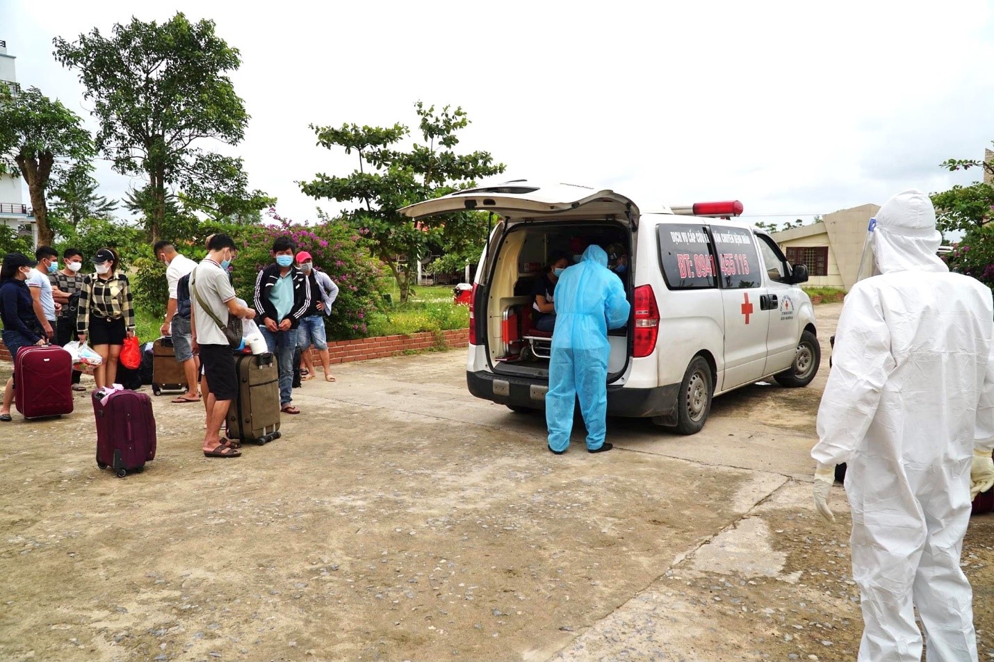 Đón các công dân từ các tỉnh phía Nam về quê đi cách ly tập trung