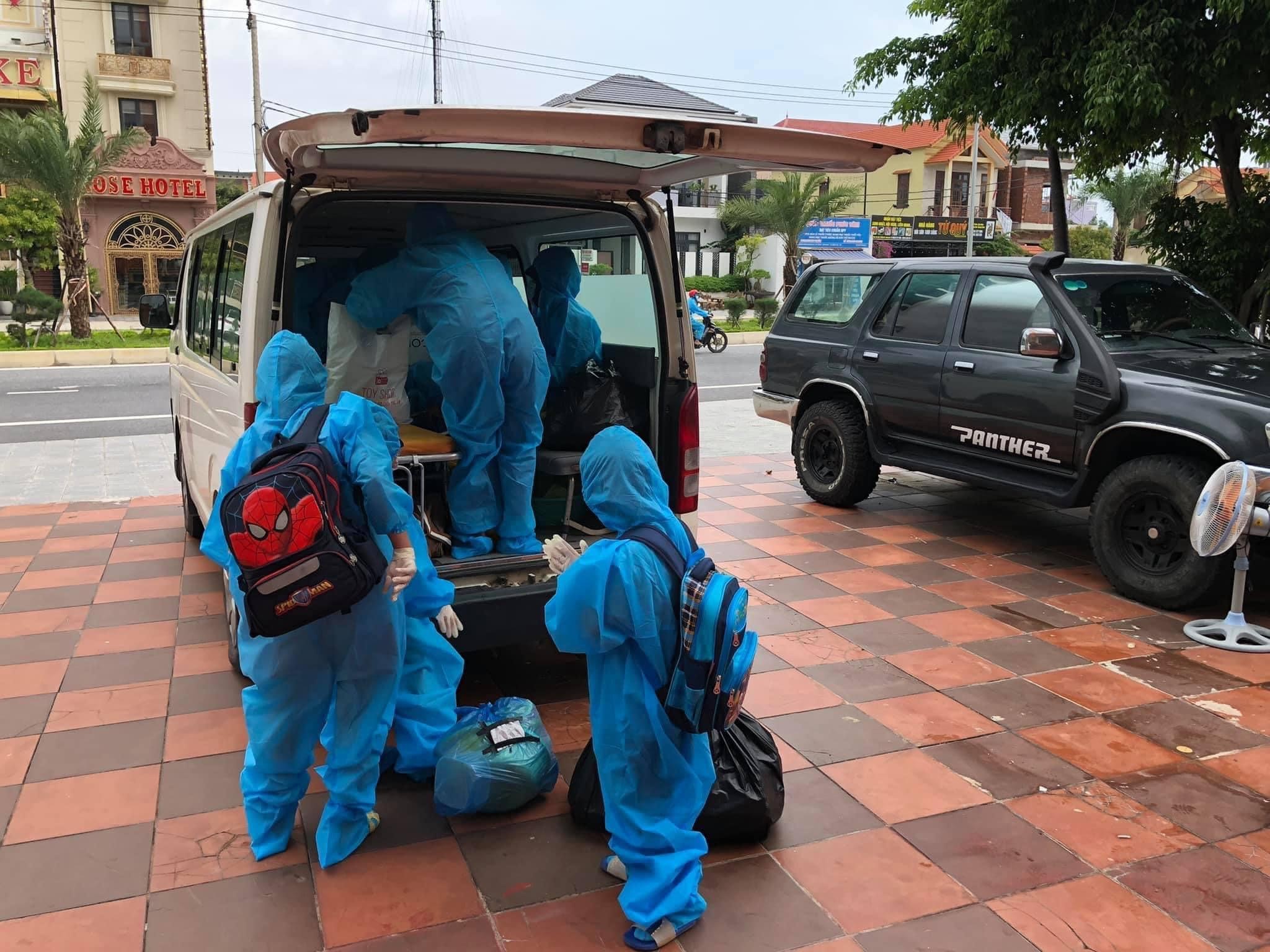 Đưa bệnh nhân dương tính với Covid 19 đi điều trị