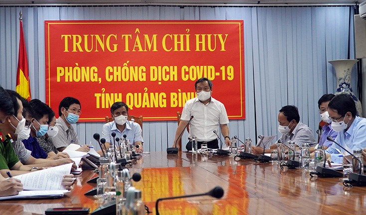 Đồng chí Bí thư Tỉnh ủy Vũ Đại Thắng và đồng chí Chủ tịch UBND tỉnh Trần Thắng điều hành buổi làm việc của Trung tâm Chỉ huy phòng chống dịch Covid 19 tỉnhjpg