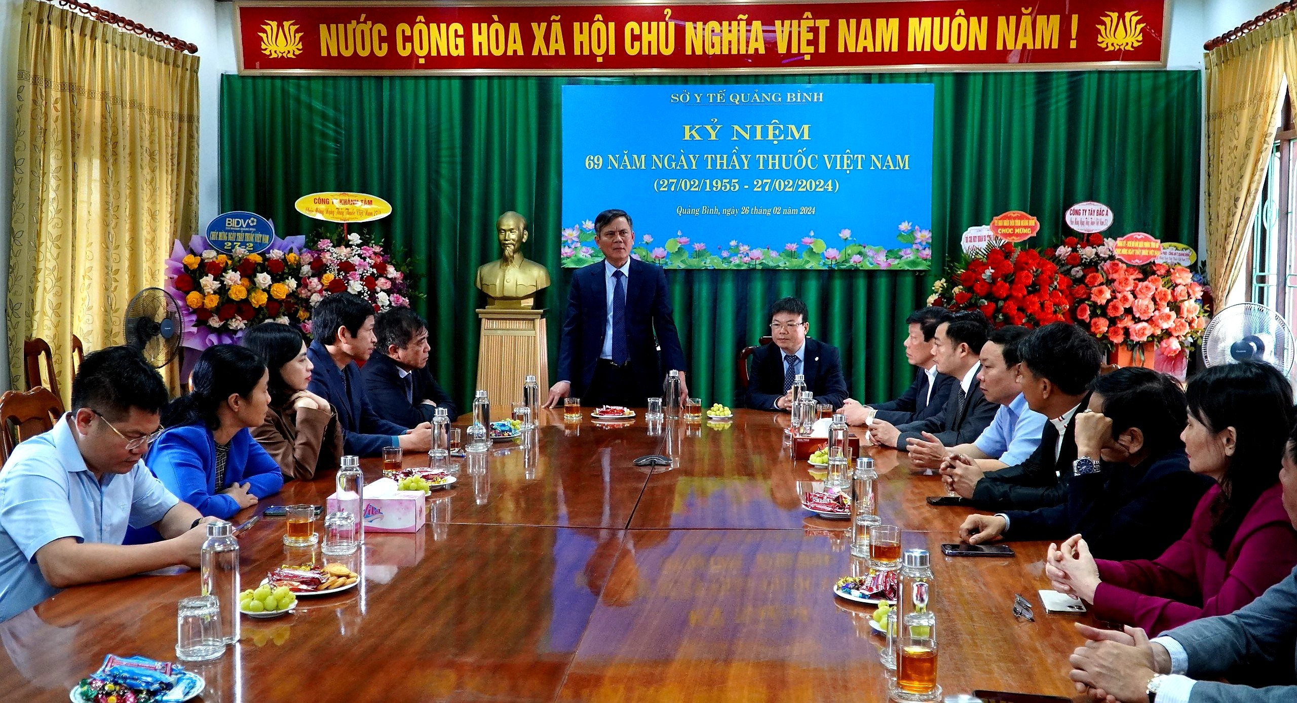 Đồng chí Chủ tịch UBND tỉnh Trần Thắng phát biểu chúc mừng cán bộ nhân viên Sở Y tế nhân Ngày thầy thuốc Việt Namjpg